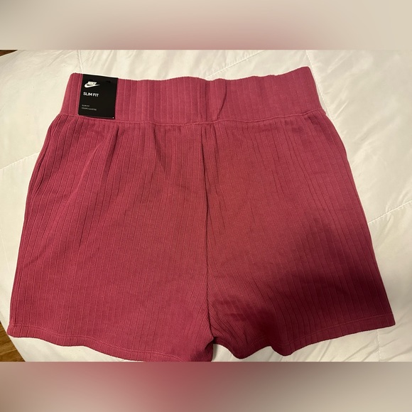 Nike Slim Fit high waisted shorts size medium - Picture 3 of 5